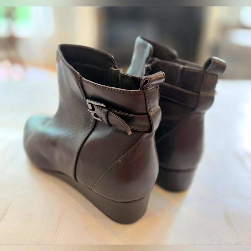 EASY SPIRIT Dark Brown Leather Ankle Booties with Low Wedge Heel, 9.5M, New